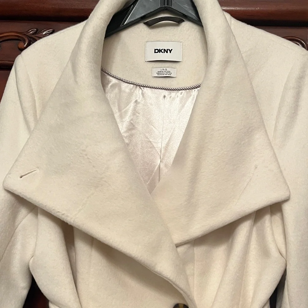 DKNY Classic Cream Wrap Trench Coat - Picture 4 of 7